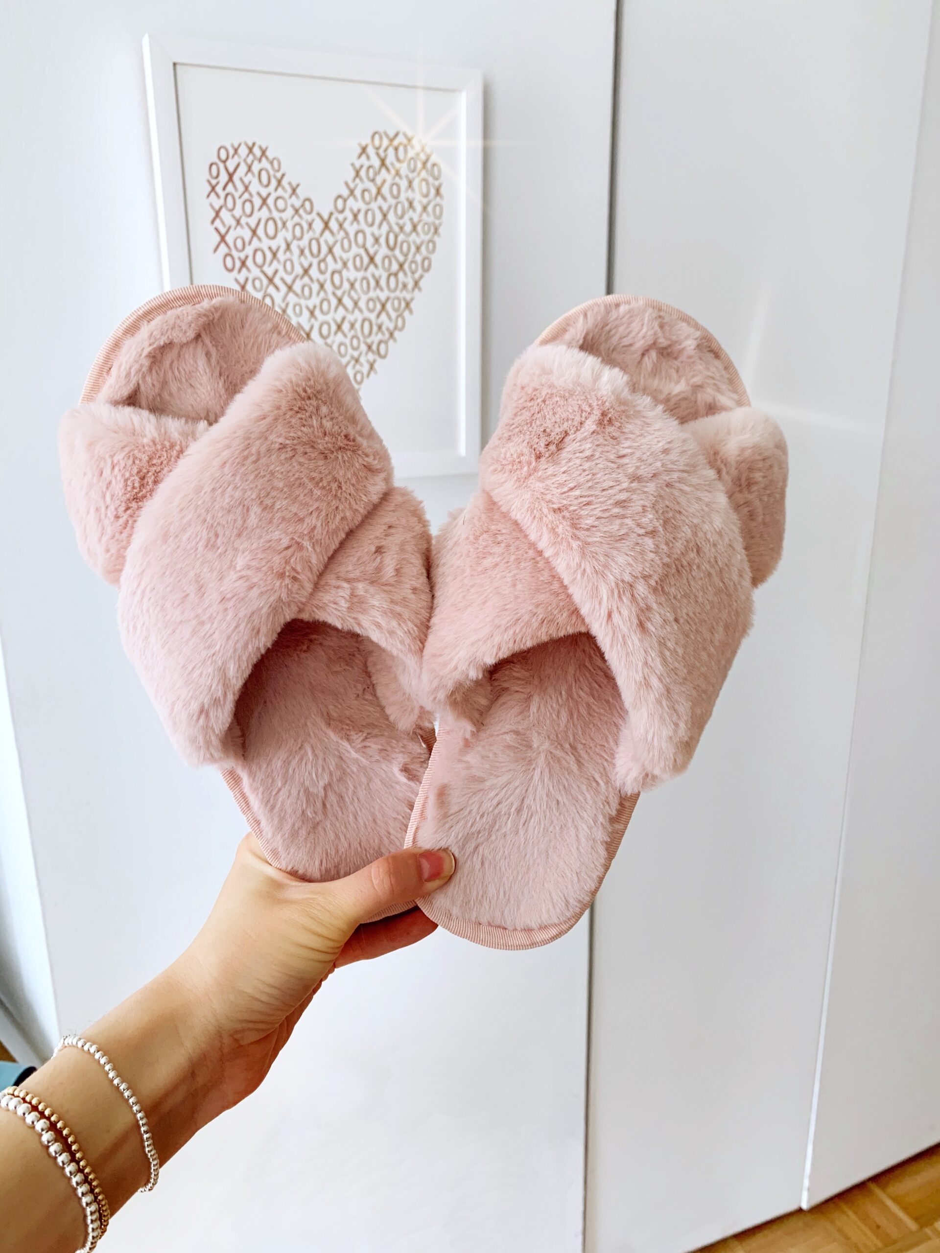 vegan fluffy slippers